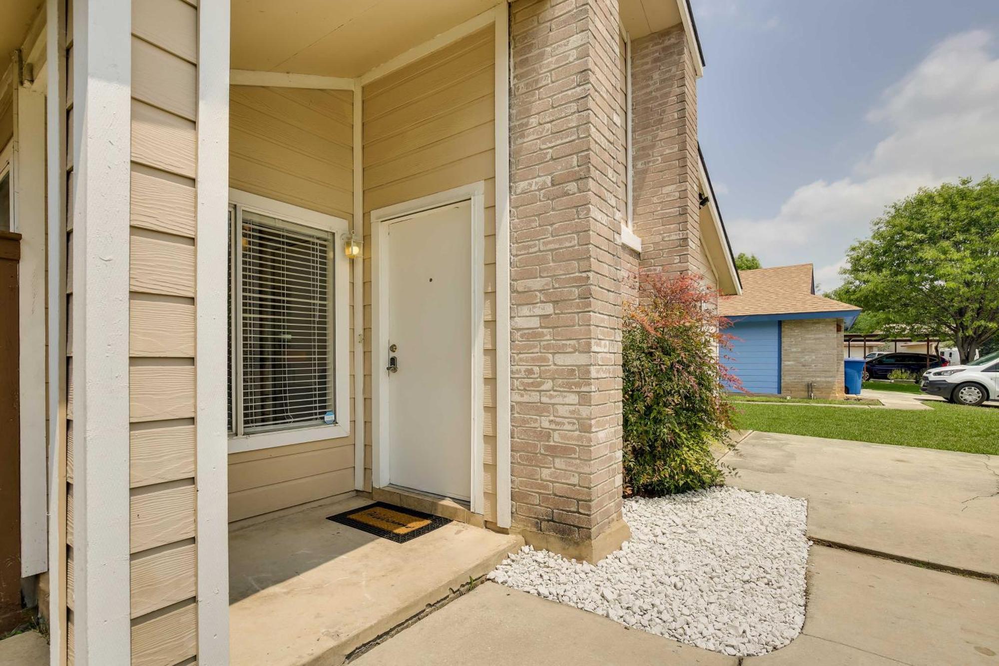 Sunny San Antonio Home With Backyard And Patio! Exterior photo