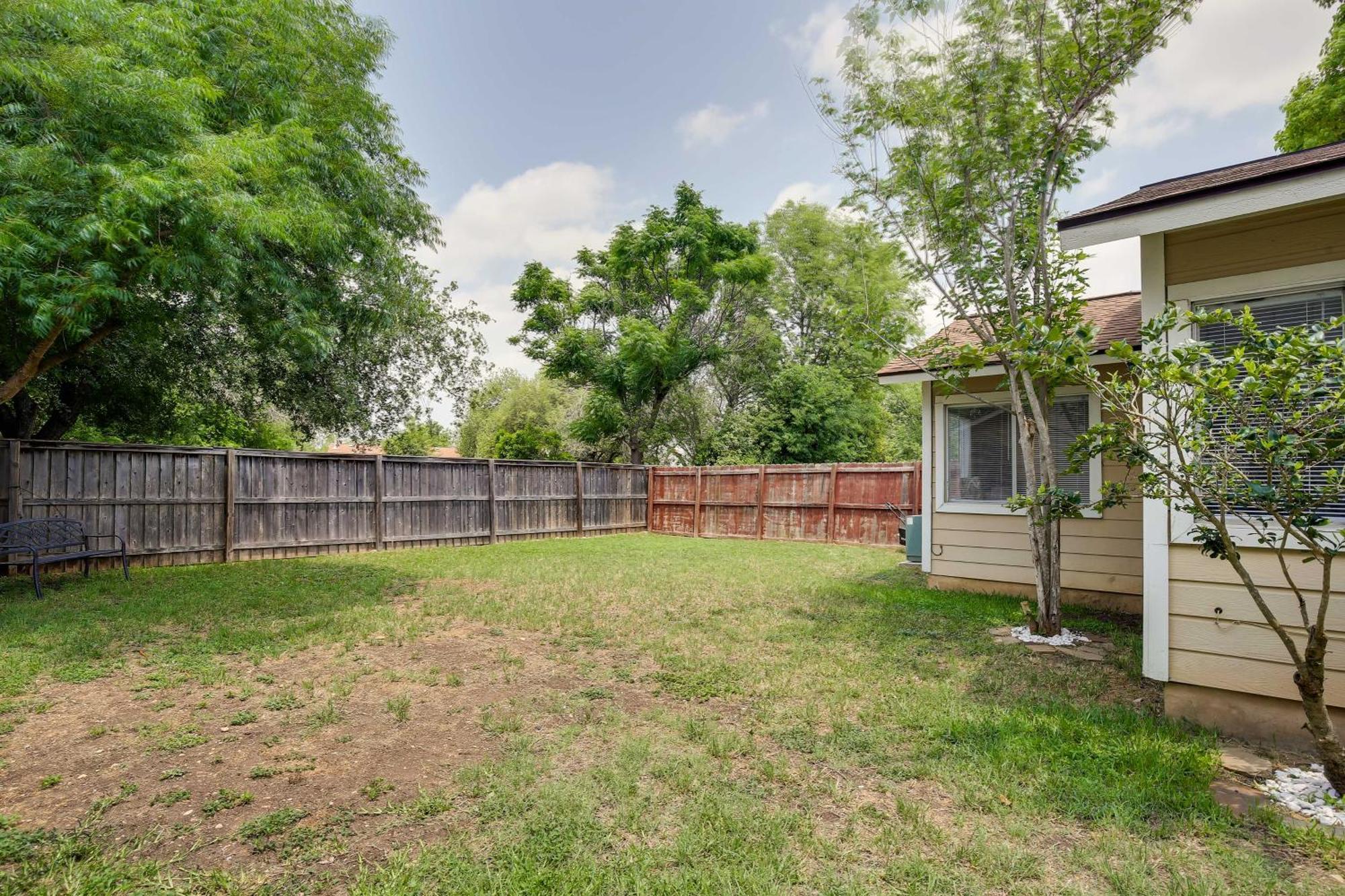 Sunny San Antonio Home With Backyard And Patio! Exterior photo