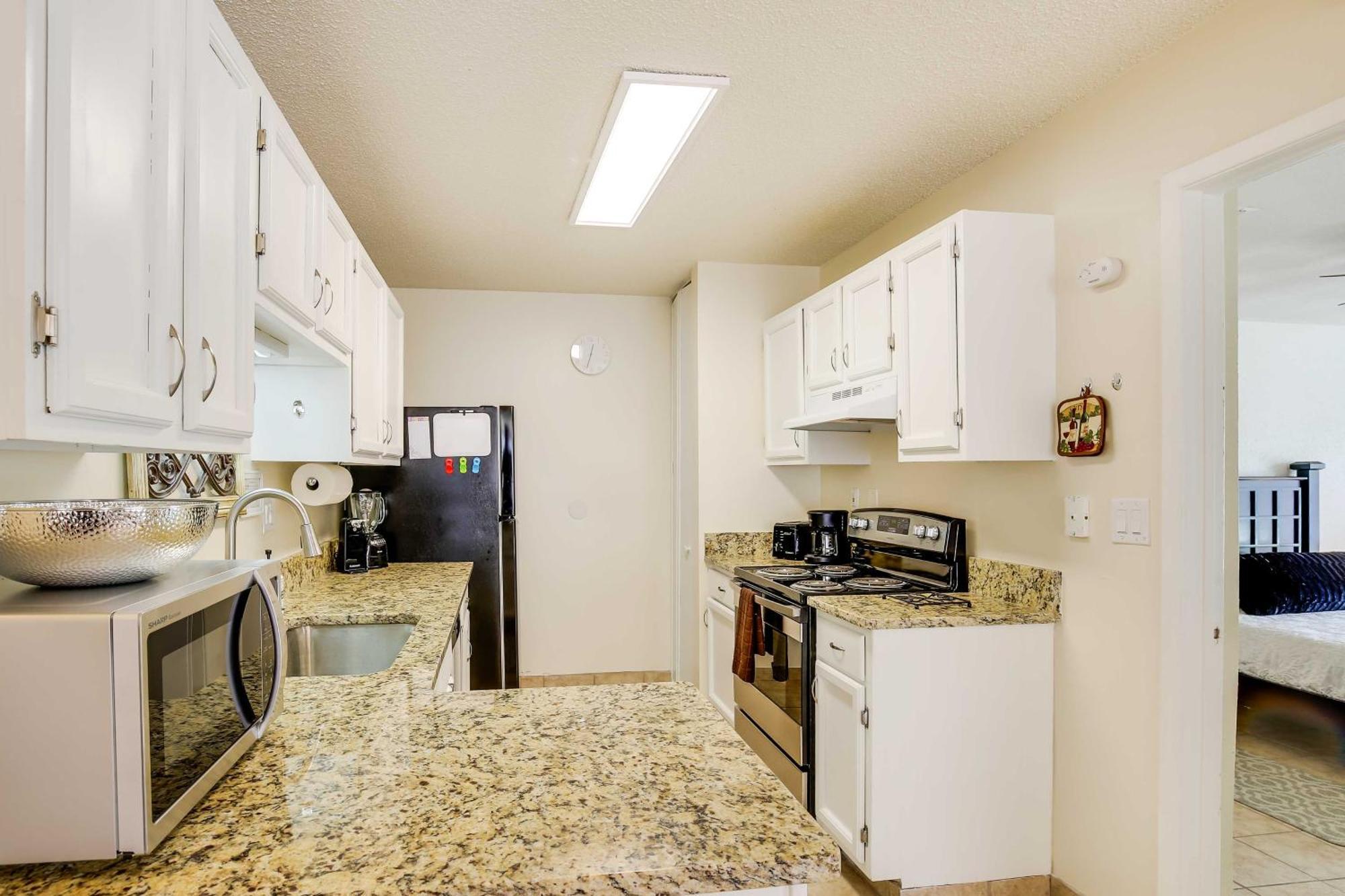 Sunny San Antonio Home With Backyard And Patio! Exterior photo